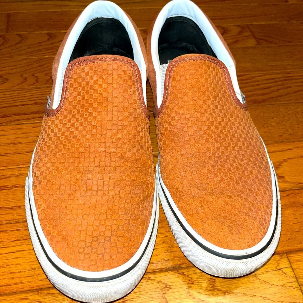 Vans - Picture 1 of 4
